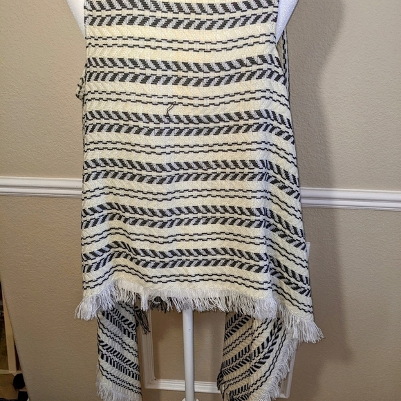 Boho Anna & Ava Long Vest Cardigan Fringe in Cream and Black - Picture 4 of 6